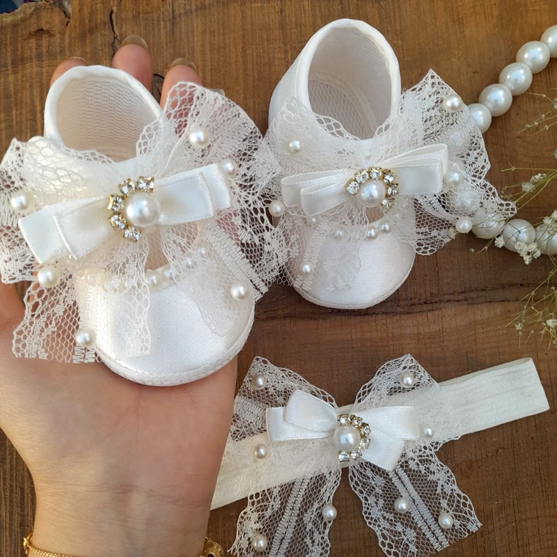 پاپوش و هد نوزادی مدل تور مرواریدی رنگ شیری نرم‌و راحت با ایستایی